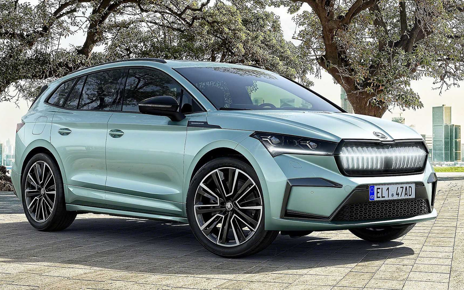 Comparison Skoda Enyaq iV 80 EV 2021 vs Audi Q4 etron Sportback